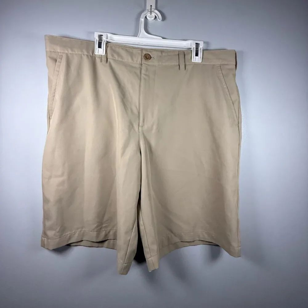 IZOD Golf Classic Fit Men Size 40 Sun Control Wicking Cargo Shorts